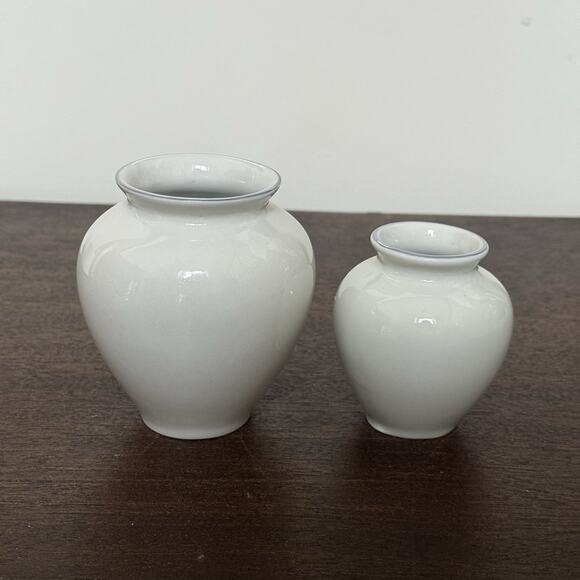 Forget Me Not Floral Porcelain Vase 2 Vases Blue White Floral Bouquet Home Decor - Picture 8 of 15